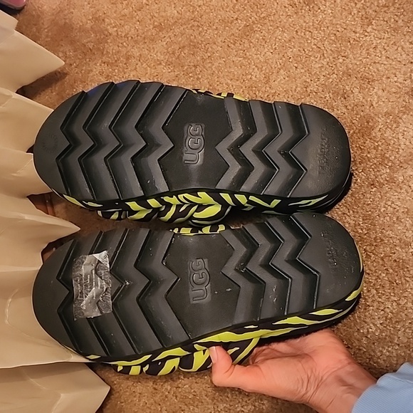 UGG Maxi SlideTiger Print Platform Sandals - Picture 14 of 14